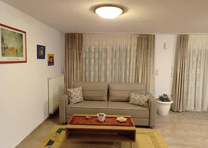 Alex House * Tríkala